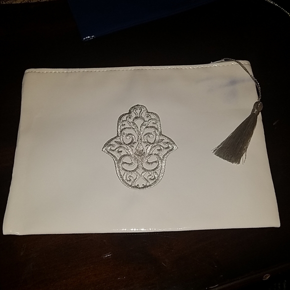 Handbags - Brand new white pouch with silver Hamsa